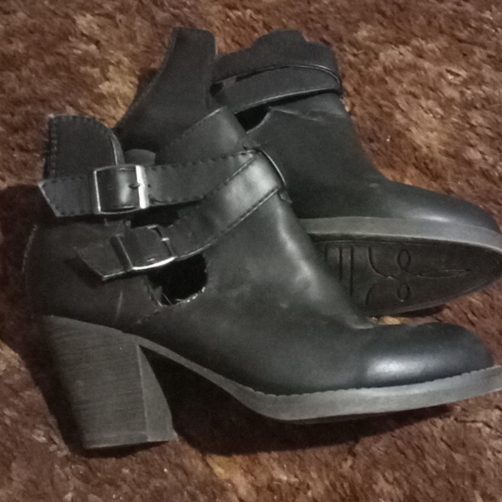 Boota - Picture 2 of 3